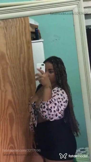 Acompanhante mulher com cabelo castanho de olhos pretos em Marataízes Acompanhante mulher com cabelo castanho de olhos pretos em Marataízes - Milena