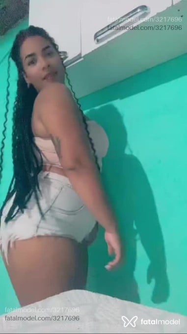 Acompanhante mulher com cabelo castanho de olhos pretos em Marataízes Acompanhante mulher com cabelo castanho de olhos pretos em Marataízes - Milena