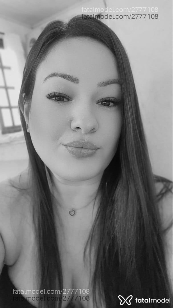 Acompanhante mulher com cabelo castanho de olhos castanhos - Suellen Acompanhante mulher com cabelo castanho de olhos castanhos - Suellen