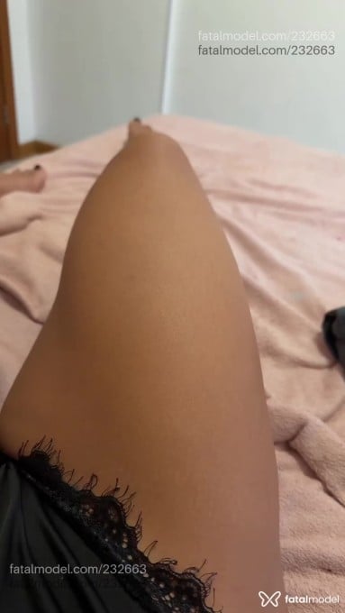 Acompanhante mulher com cabelo castanho de olhos castanhos em Bombinhas Acompanhante mulher com cabelo castanho de olhos castanhos em Bombinhas - Antonella