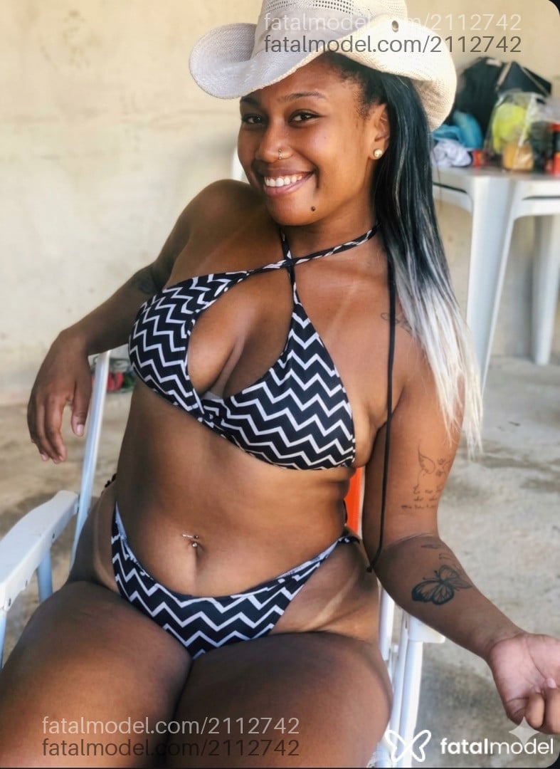 Acompanhante mulher com cabelo castanho de olhos pretos em Rio de Janeiro - Shellvyncereja