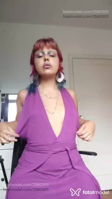 Acompanhante mulher com cabelo colorido de olhos castanhos em São Paulo - Angel