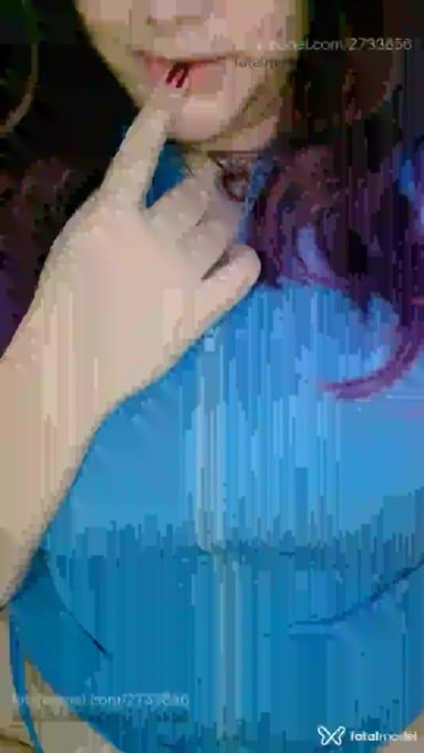 Acompanhante mulher com cabelo colorido de olhos castanhos em Virtual - Maxine