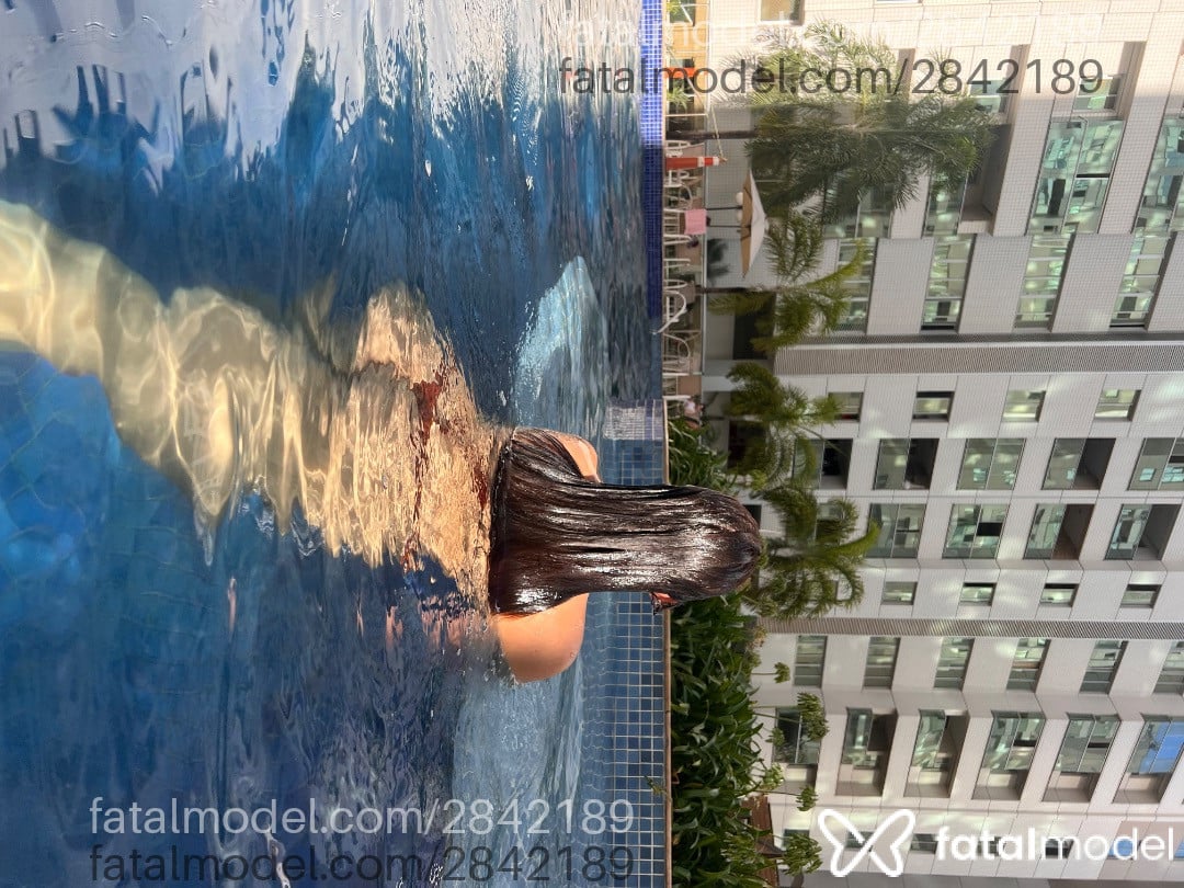 Acompanhante mulher com cabelo castanho de olhos mel em Brasília Acompanhante mulher com cabelo castanho de olhos mel em Brasília - Carolina