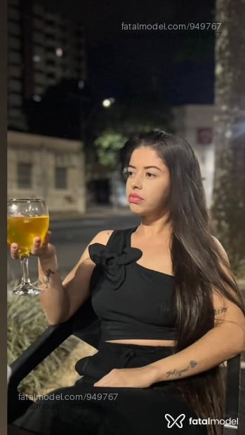 Acompanhante mulher com cabelo castanho de olhos castanhos em Campinas Acompanhante mulher com cabelo castanho de olhos castanhos em Campinas - Larissa