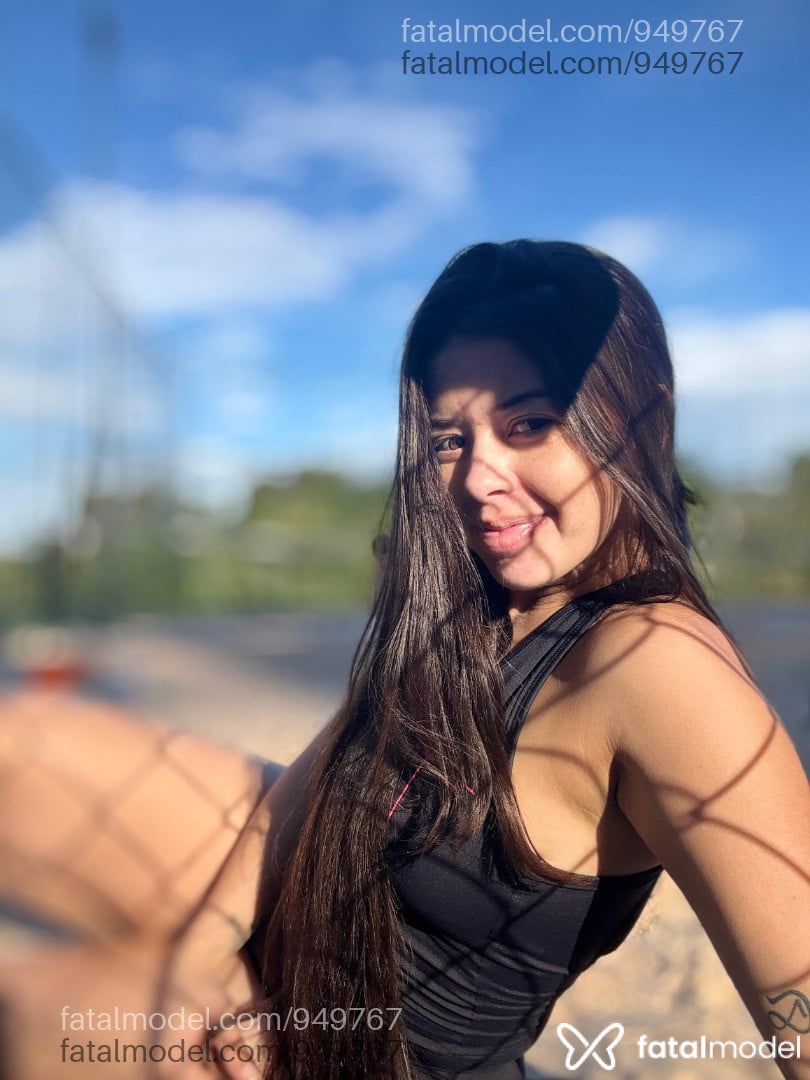 Acompanhante mulher com cabelo castanho de olhos castanhos em Campinas Acompanhante mulher com cabelo castanho de olhos castanhos em Campinas - Larissa