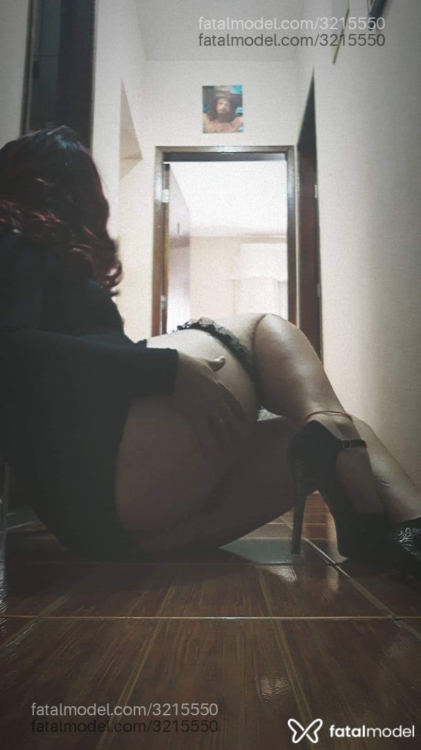 Acompanhante mulher trans com cabelo castanho de olhos azuis em Cambé - Sophia