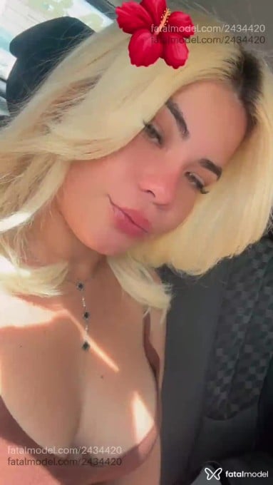 Acompanhante mulher loira (o) de olhos mel em Sinop - Penélope