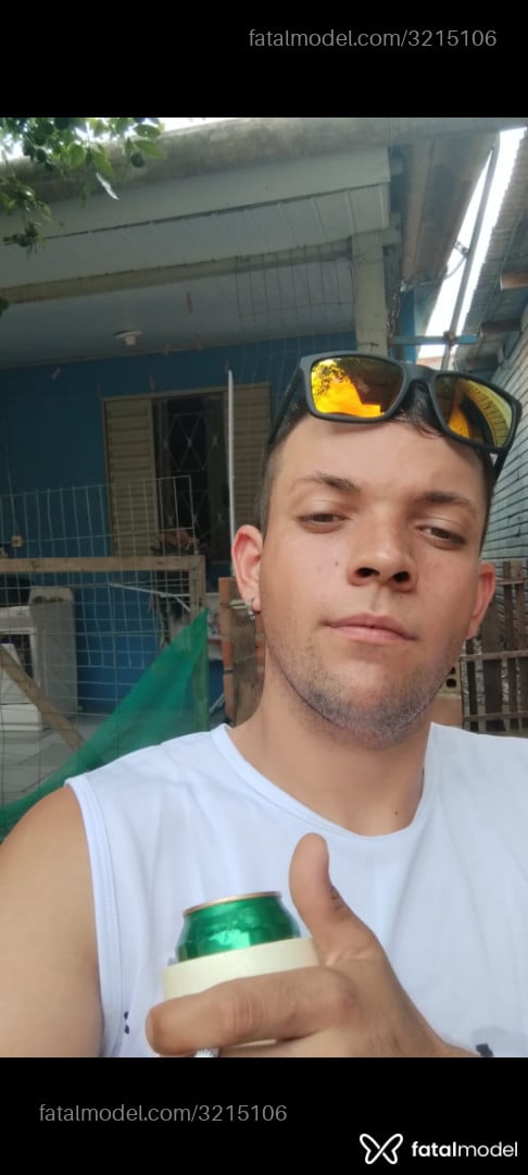 Acompanhante homem com cabelo castanho de olhos castanhos em Capão da Canoa Acompanhante homem com cabelo castanho de olhos castanhos em Capão da Canoa - Jonas