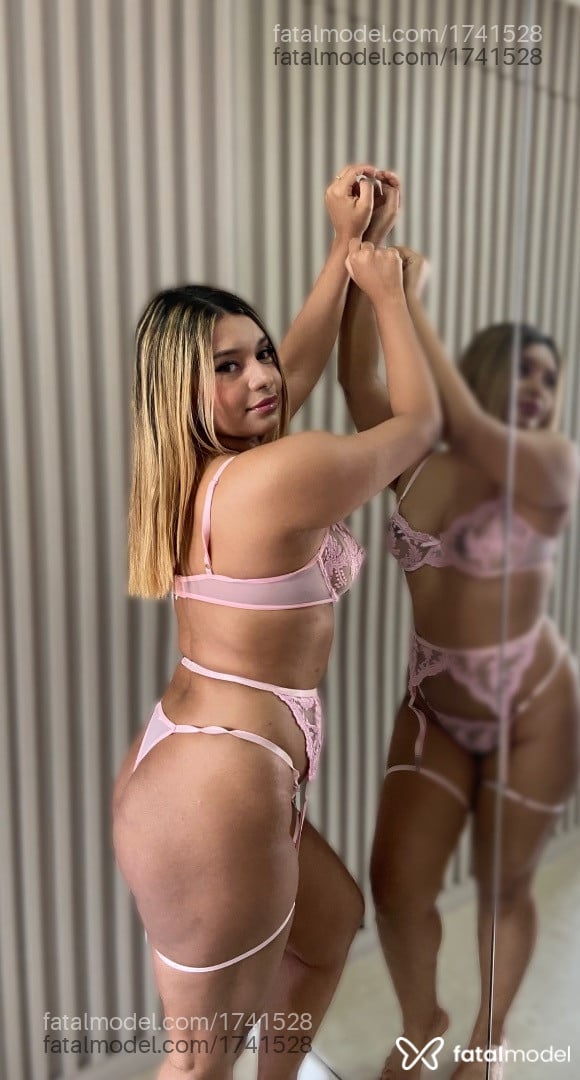 Acompanhante mulher loira (o) de olhos castanhos em São Paulo Acompanhante mulher loira (o) de olhos castanhos em São Paulo - Alexia