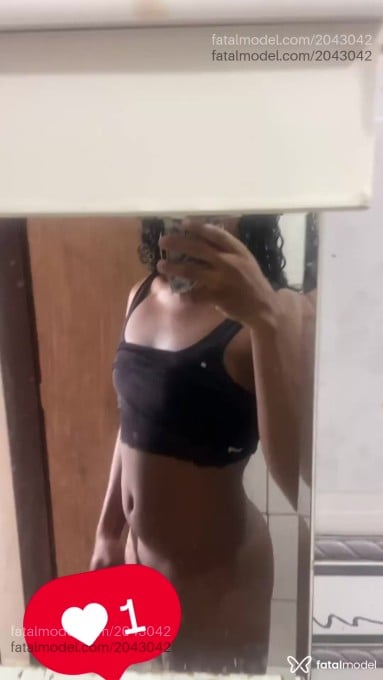 Acompanhante não-binário com cabelo castanho de olhos pretos em Ipatinga Acompanhante não-binário com cabelo castanho de olhos pretos em Ipatinga - Giselle