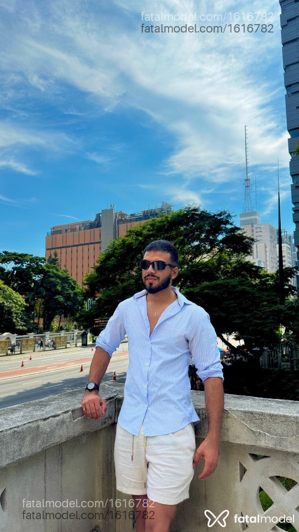 Acompanhante homem com cabelo castanho de olhos castanhos em São Paulo Acompanhante homem com cabelo castanho de olhos castanhos em São Paulo - Phelipe Bonito