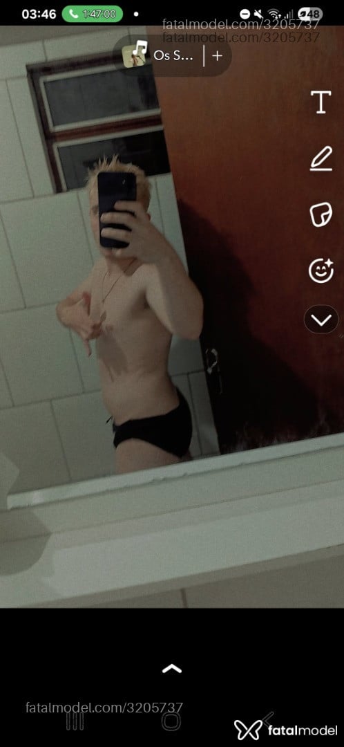 Acompanhante homem com cabelo castanho de olhos azuis em Virtual - Kauanzinho