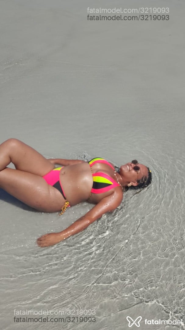 Acompanhante mulher loira (o) de olhos mel em Cabo Frio Acompanhante mulher loira (o) de olhos mel em Cabo Frio - Taigostosa