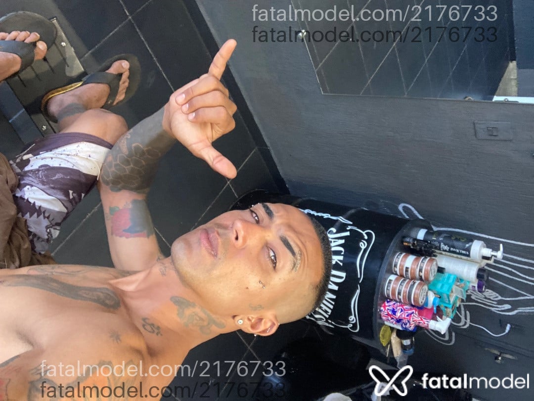 Acompanhante homem morena (o) de olhos castanhos em Pirassununga - Thayler