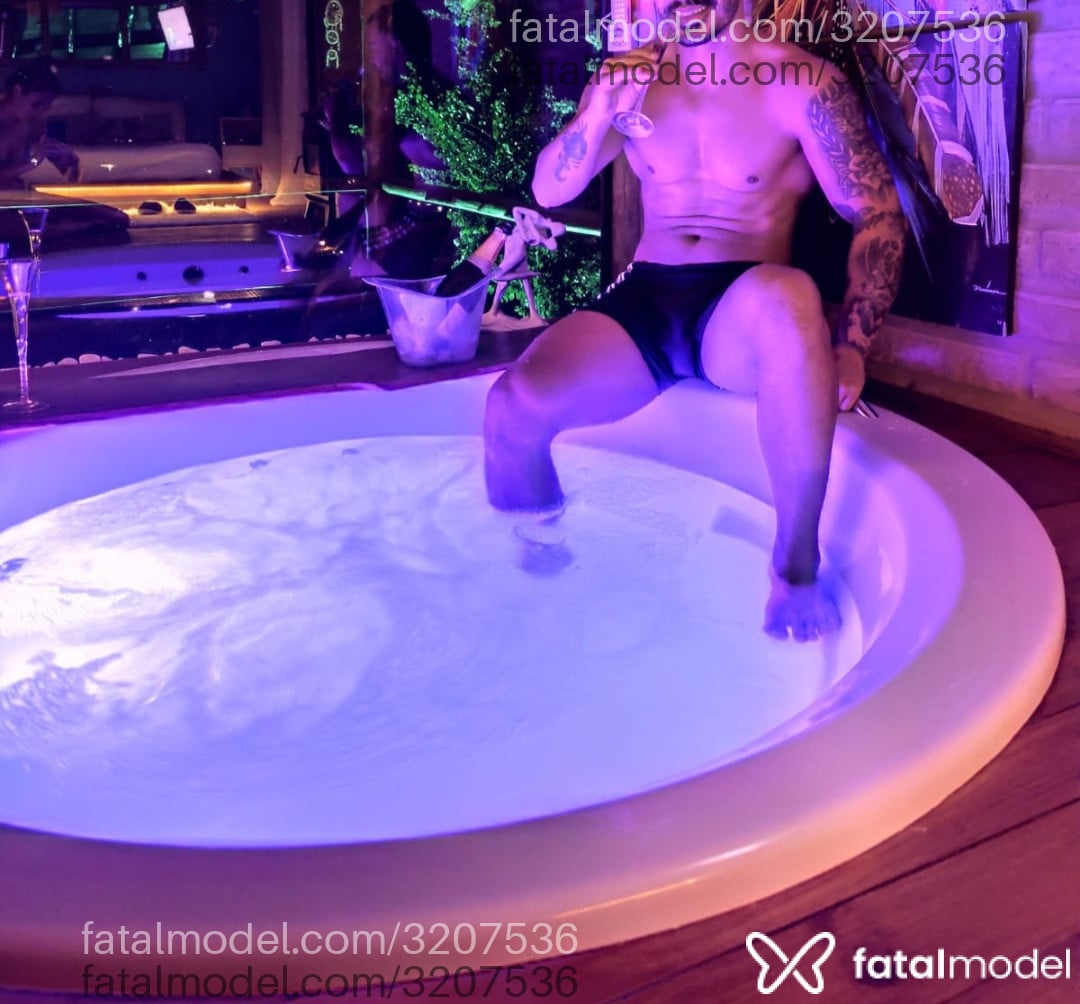 Acompanhante homem morena (o) de olhos pretos em Porto Alegre - Benjamin