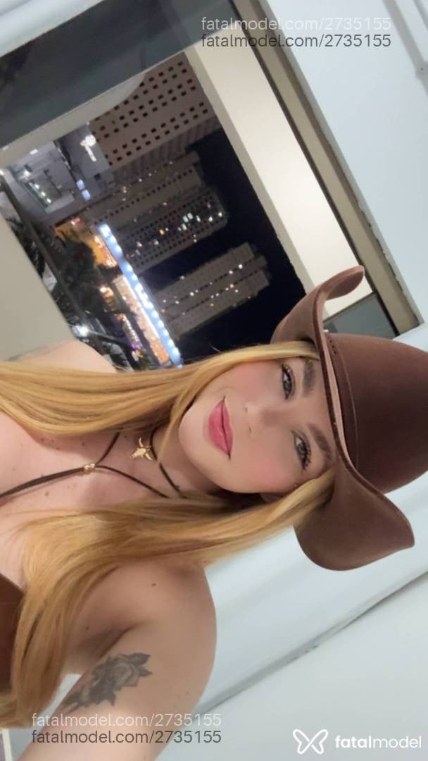 Acompanhante mulher com cabelo castanho de olhos verdes em Goiânia - Alexia Karen