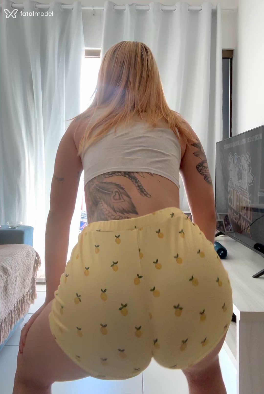 Acompanhante mulher com cabelo castanho de olhos verdes - Alexia Karen