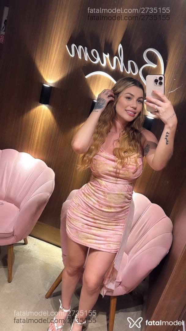 Acompanhante mulher com cabelo castanho de olhos verdes em Goiânia - Alexia Karen