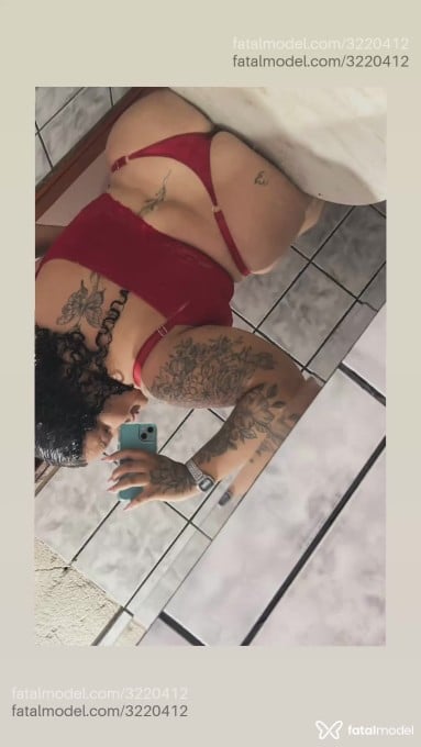 Acompanhante mulher morena (o) de olhos verdes - Vitória