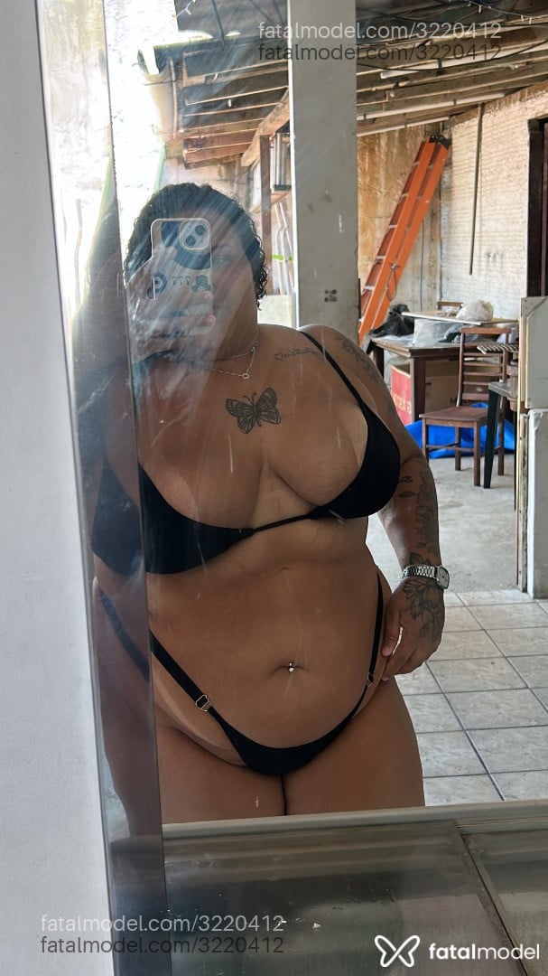 Acompanhante mulher morena (o) de olhos verdes - Vitória