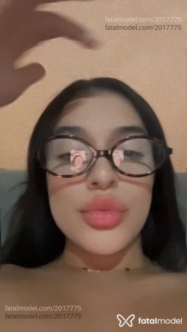 Acompanhante mulher trans com cabelo castanho de olhos castanhos em Belém - Emi Cunha