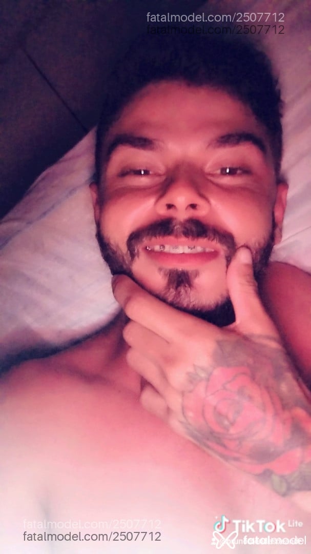 Acompanhante homem com cabelo castanho de olhos mel em Sinop - Bruno