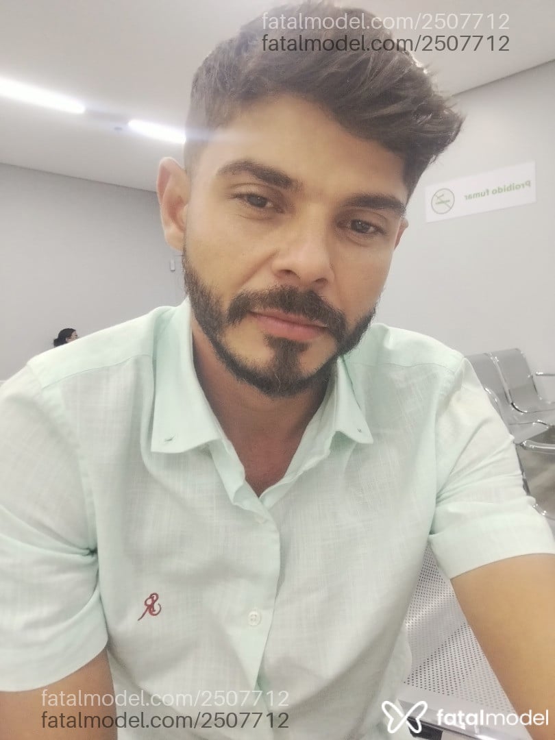 Acompanhante homem com cabelo castanho de olhos mel em Sinop - Bruno