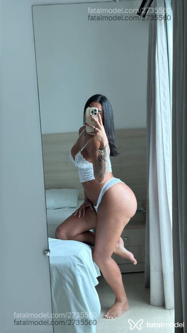 Acompanhante mulher trans morena (o) de olhos pretos - Júlia Santos