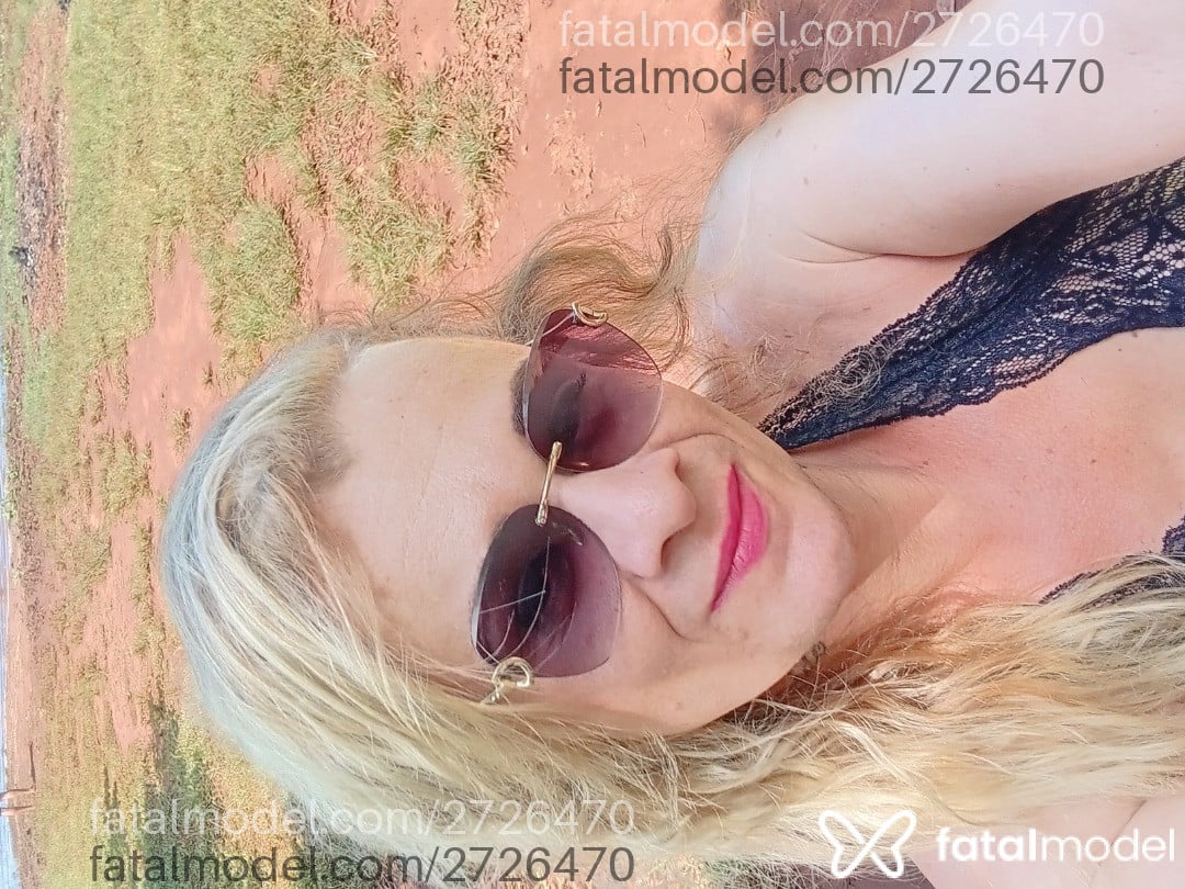 Acompanhante mulher trans loira (o) de olhos verdes em Paranaíba Acompanhante mulher trans loira (o) de olhos verdes em Paranaíba - Michelle Colucci