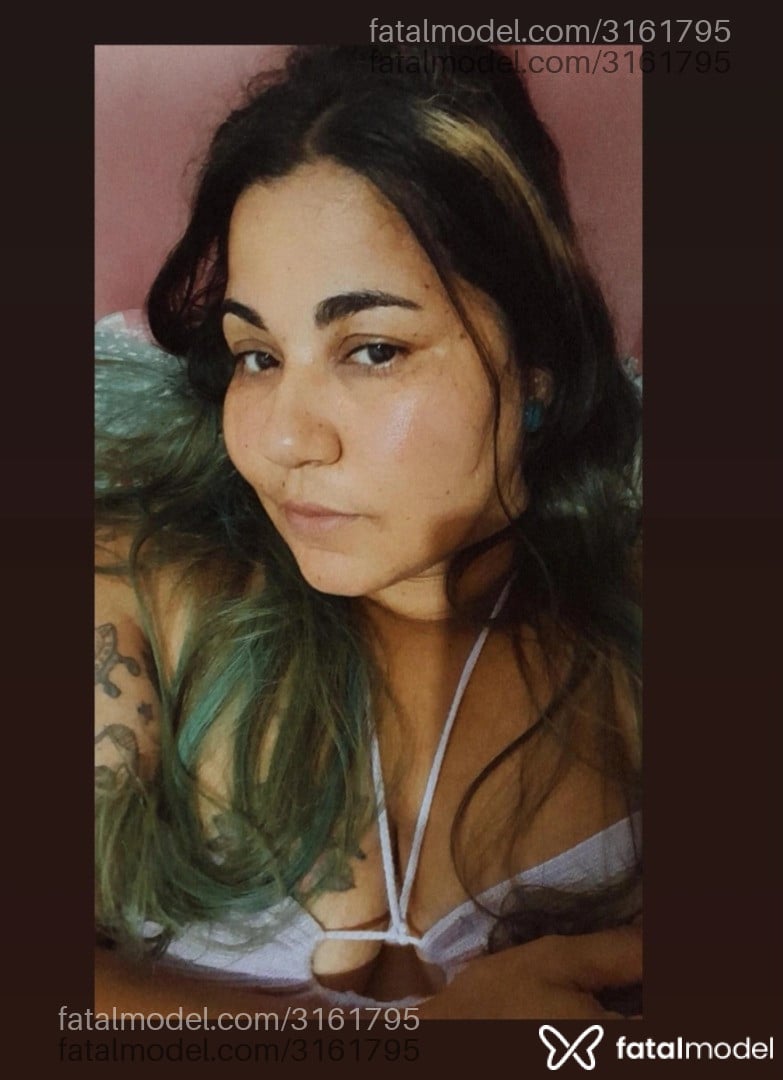 Acompanhante mulher com cabelo colorido de olhos castanhos em Maceió - Beatriz Sales