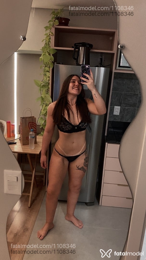 Acompanhante mulher com cabelo castanho de olhos castanhos em Cuiabá - Paola