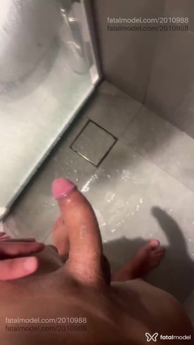 Acompanhante homem com cabelo castanho de olhos mel - Lorenzo Ferrari
