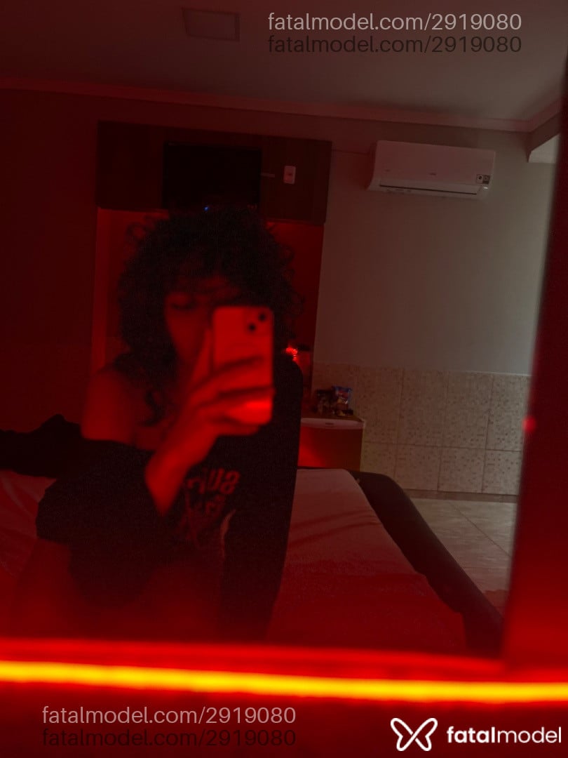 Acompanhante mulher trans ruiva (o) de olhos azuis em Brasília - Emanuz