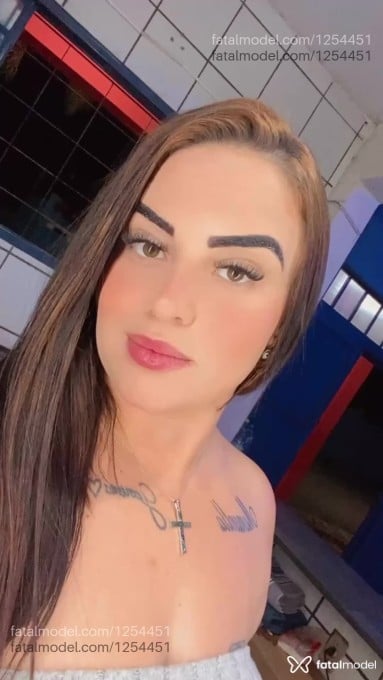 Acompanhante mulher com cabelo castanho de olhos castanhos - Isabel