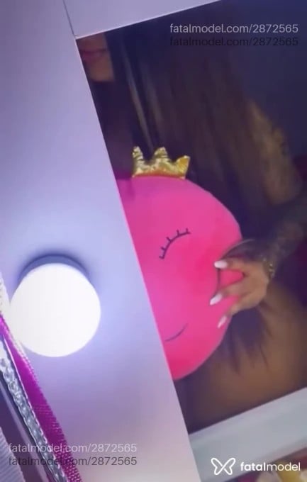 Acompanhante mulher com cabelo colorido de olhos castanhos em Pelotas - Luara