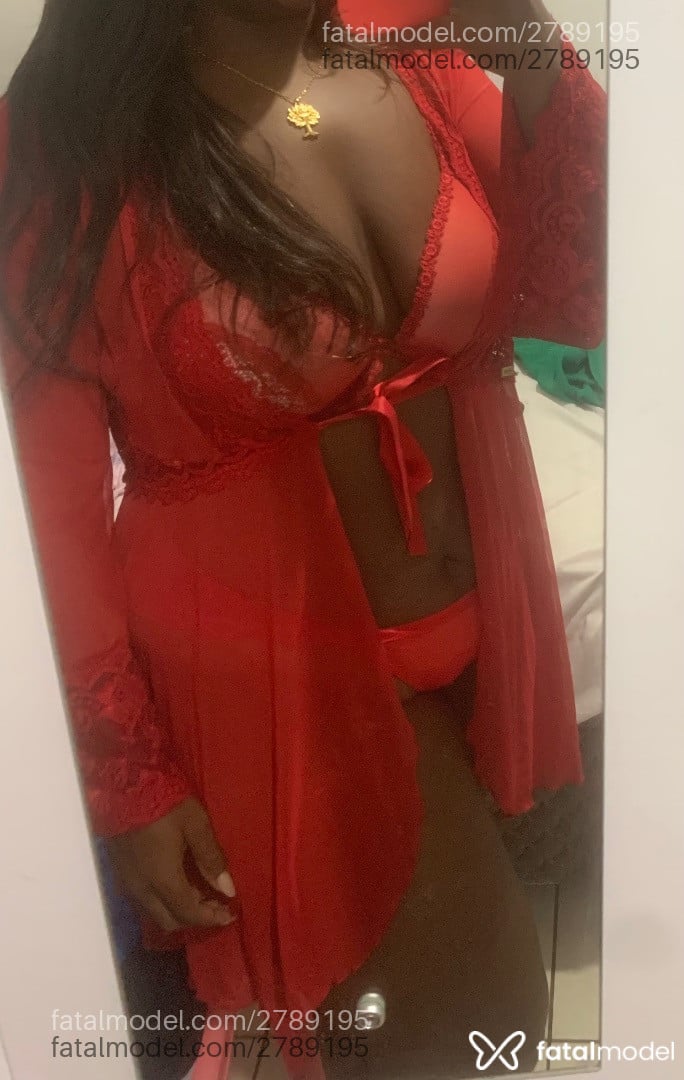 Acompanhante mulher morena (o) de olhos pretos - Tatigordinha