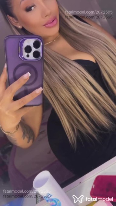 Acompanhante mulher com cabelo colorido de olhos castanhos em Pelotas - Luara