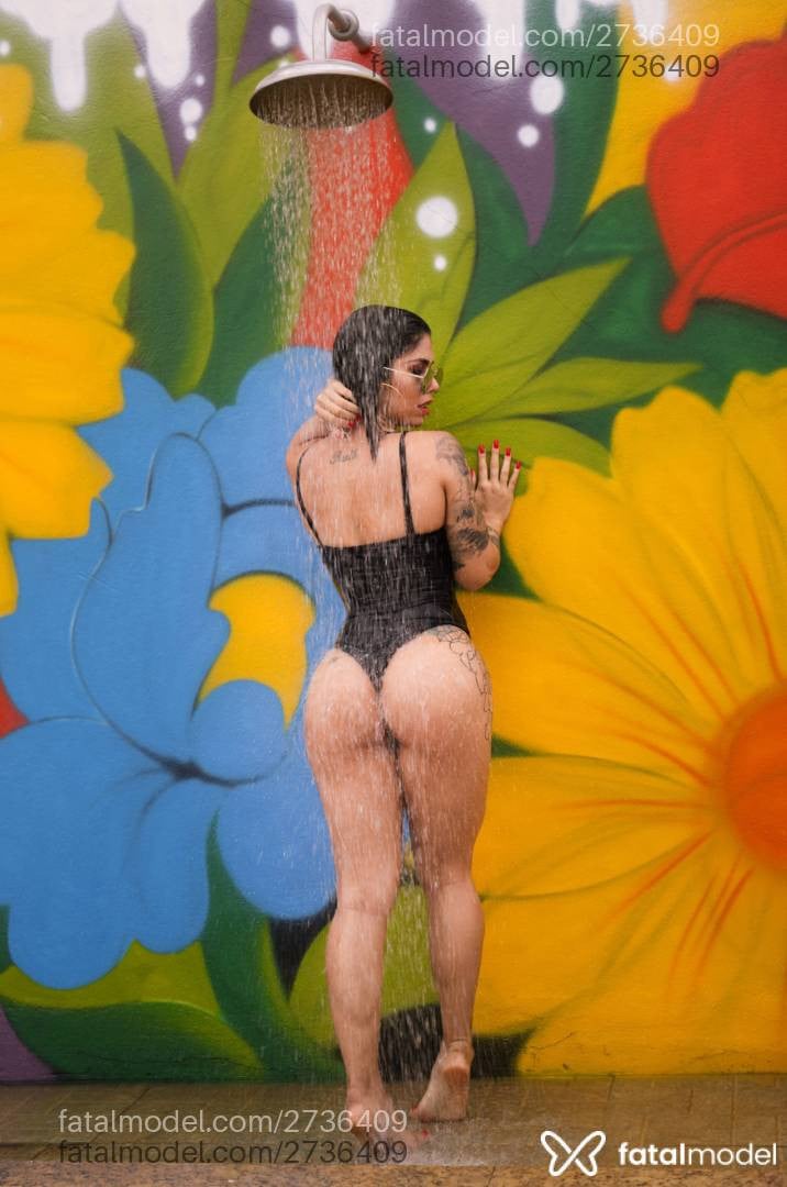 Acompanhante mulher com cabelo castanho de olhos castanhos - Lavínia Marvy