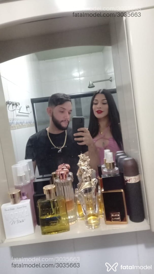 Acompanhante mulher trans morena (o) de olhos pretos em Virtual Acompanhante mulher trans morena (o) de olhos pretos em Virtual - Laura
