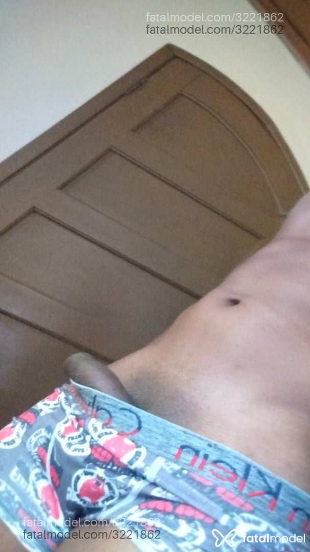 Acompanhante homem morena (o) de olhos castanhos - Raalf Danado Acompanhante homem morena (o) de olhos castanhos - Raalf Danado