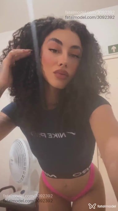 Acompanhante mulher com cabelo castanho de olhos verdes em Nova Serrana - Bárbara