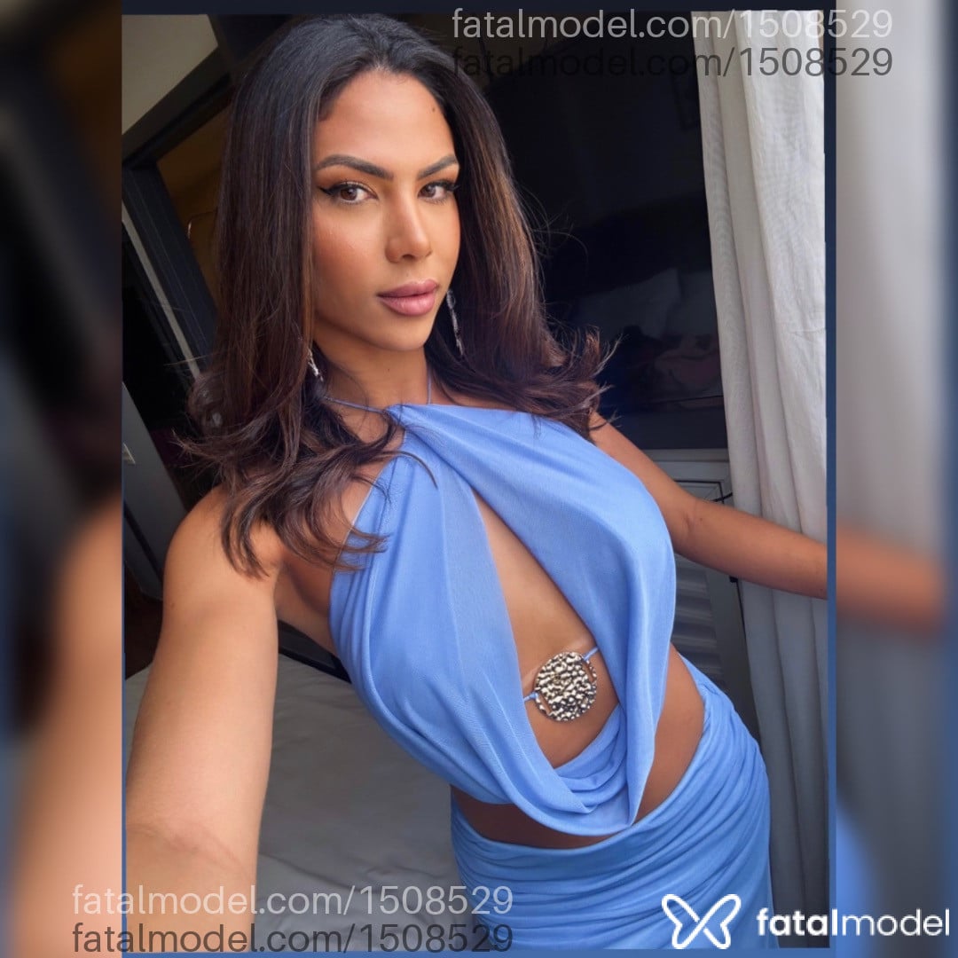 Acompanhante mulher trans loira (o) de olhos castanhos em Montes Claros Acompanhante mulher trans loira (o) de olhos castanhos em Montes Claros - Thalita