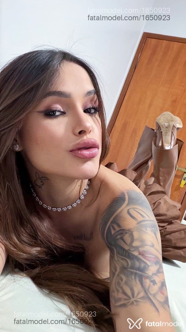Acompanhante mulher com cabelo castanho de olhos castanhos em Goiânia - Lara Bitencount