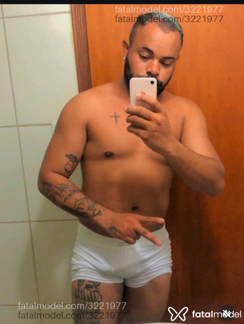Acompanhante homem com cabelo grisalho de olhos castanhos em São Paulo - Clleyton