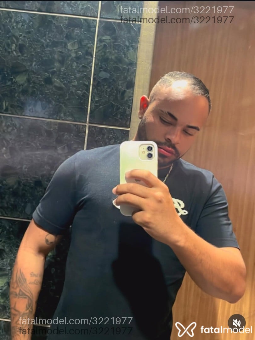 Acompanhante homem com cabelo grisalho de olhos castanhos em São Paulo - Clleyton