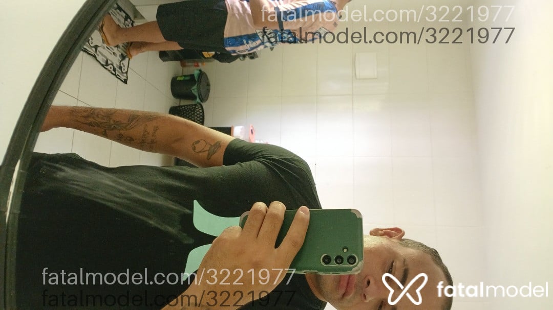 Acompanhante homem com cabelo grisalho de olhos castanhos em São Paulo - Clleyton