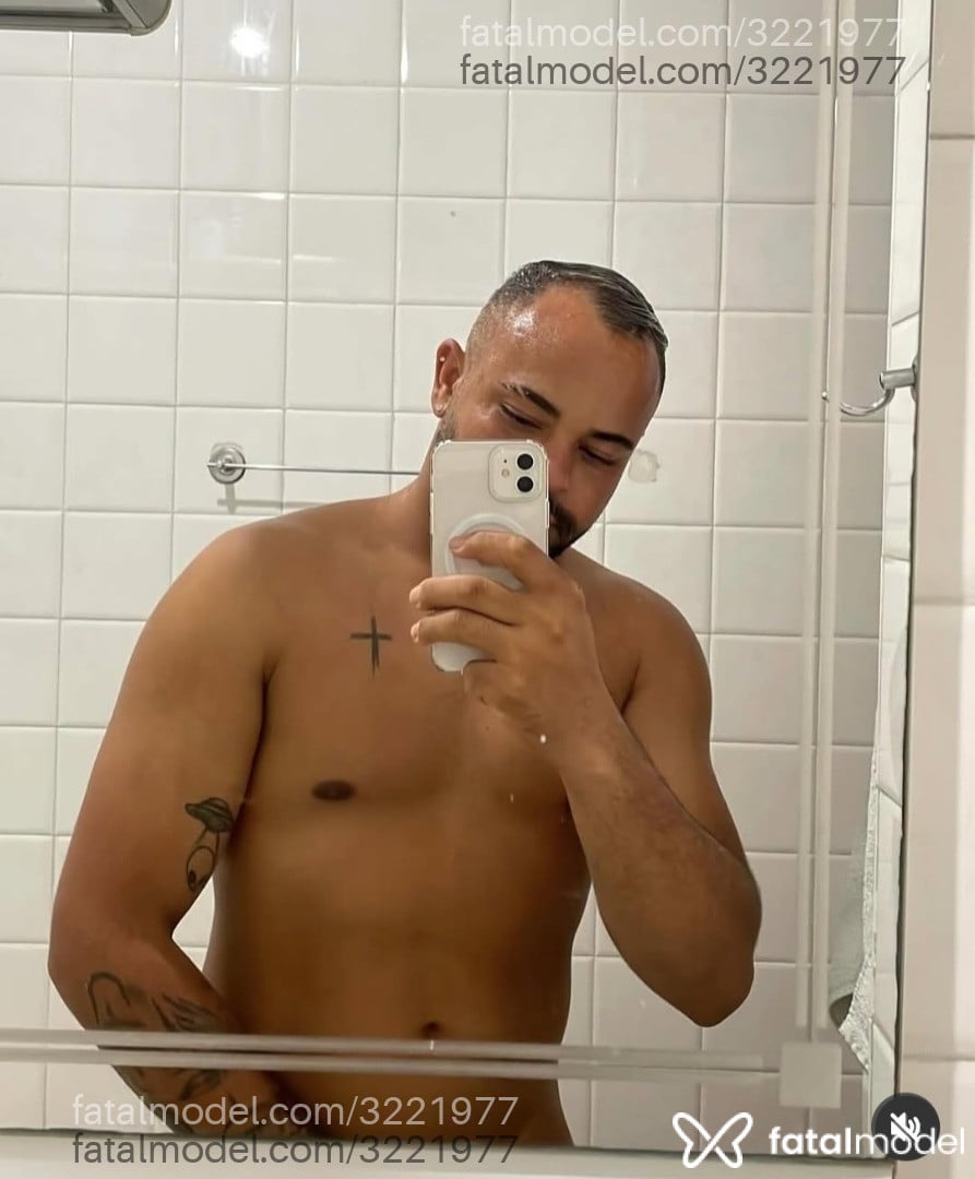 Acompanhante homem com cabelo grisalho de olhos castanhos em São Paulo - Clleyton