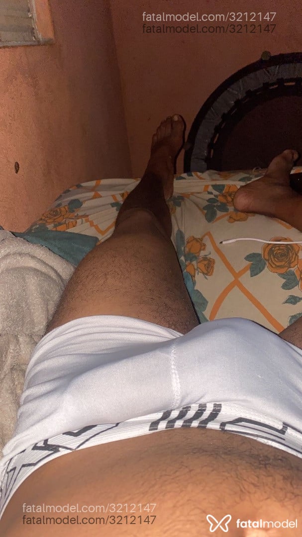 Acompanhante homem morena (o) de olhos castanhos - Lippe Acompanhante homem morena (o) de olhos castanhos - Lippe