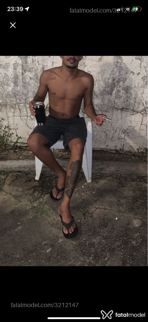 Acompanhante homem morena (o) de olhos castanhos - Lippe Acompanhante homem morena (o) de olhos castanhos - Lippe